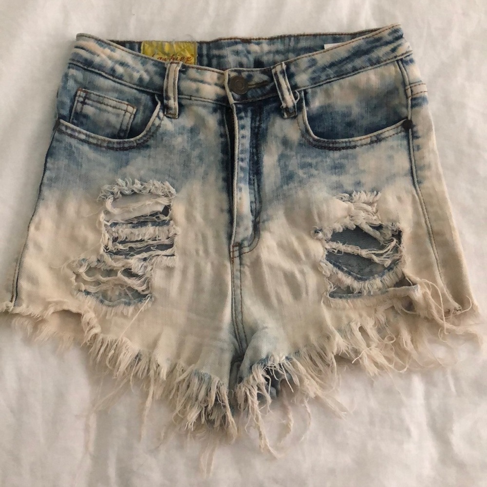 Hot girl summer High waisted jeans.
